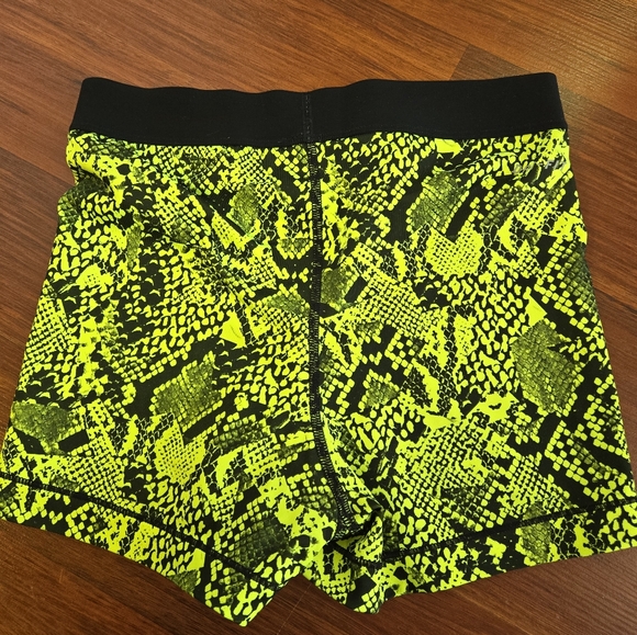 Nike Pro Lime Green Snake Print Shorts - Picture 4 of 4
